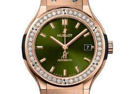Hublot Classic Fusion 565.OX.8980.RX.1204 (2023) - Green dial 38 mm Rose Gold case
