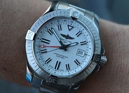 Breitling Avenger A32397101A1A1 (2024) - White dial 43 mm Steel case