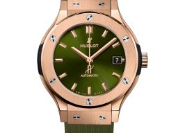 Hublot Classic Fusion 565.OX.8980.RX (2026) - Green dial 38 mm Rose Gold case