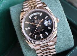 Rolex Day-Date 40 228235 (2022) - Brown dial 40 mm Rose Gold case