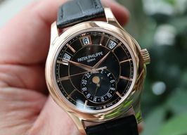 Patek Philippe Annual Calendar Chronograph 5205R (2021) - Black dial 40 mm Rose Gold case