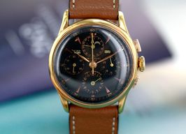 Universal Genève Vintage Unknown (1950) - Black dial 36 mm Gold/Steel case