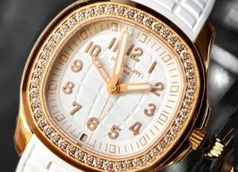 Patek Philippe Aquanaut 5269/200R-001 (2024) - White dial 39 mm Rose Gold case