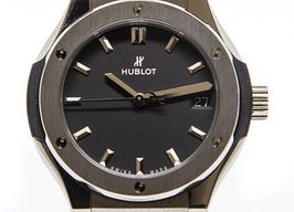 Hublot Classic Fusion Quartz 581.NX.1171.RX (2024) - Zwart wijzerplaat 33mm Titanium