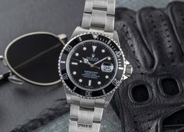 Rolex Submariner Date 16610 (Unknown (random serial)) - Black dial 40 mm Steel case