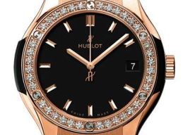 Hublot Classic Fusion Quartz 581.OX.1181.RX.1104 (2024) - Zwart wijzerplaat 33mm Roségoud