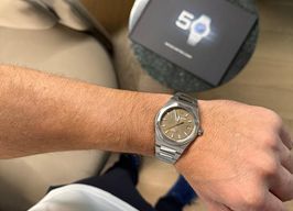 Girard-Perregaux Laureato 81005-11-3154-1CM -