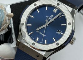 Hublot Classic Fusion Blue 511.NX.7170.RX (2024) - Blauw wijzerplaat 45mm Titanium