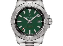 Breitling Avenger A17328101L1A1 (2023) - Green dial 42 mm Steel case
