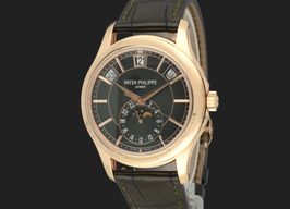 Patek Philippe Annual Calendar 5205R-011 (2022) - Green dial 40 mm Rose Gold case