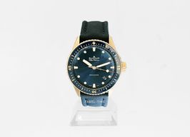 Blancpain Fifty Fathoms Bathyscaphe 5000-36S40-O52A (2024) - Blue dial 44 mm Rose Gold case