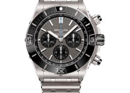 Breitling Super Chronomat EB0136251M1E1 (2024) - Grijs wijzerplaat 44mm Titanium
