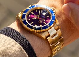 Rolex Submariner Date 16618 (Onbekend (willekeurig serienummer)) - Paars wijzerplaat 40mm Geelgoud