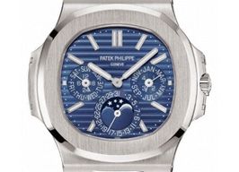Patek Philippe Nautilus 5740/1G-001 (2023) - Blauw wijzerplaat 40mm Witgoud
