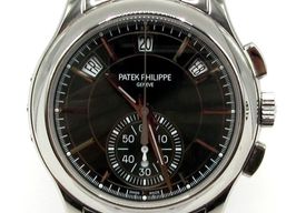 Patek Philippe Annual Calendar Chronograph 5905/1A-001 (2022) - Green dial 42 mm Steel case