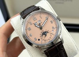 Patek Philippe Perpetual Calendar 5320G-011 (2024) - Roze wijzerplaat 40mm Witgoud