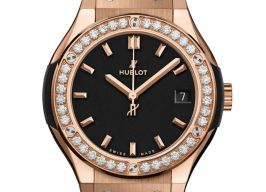 Hublot Classic Fusion 565.OX.1480.RX.1204 (2023) - Black dial 38 mm Rose Gold case