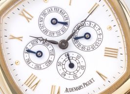 Audemars Piguet Vintage Unknown (1990) - White dial 33 mm Yellow Gold case