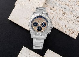 Breitling Avenger AB0147101A1A1 (Onbekend (willekeurig serienummer)) - Roze wijzerplaat 44mm Staal