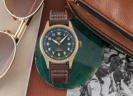 IWC Pilot IW326802 (Onbekend (willekeurig serienummer)) - Groen wijzerplaat 39mm Brons