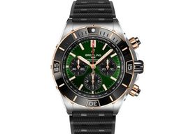 Breitling Chronomat 44 UB0136251L1S1 (2023) - Green dial 44 mm Gold/Steel case