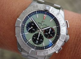 Breitling Avenger AB0147101L1A1 (2023) - Groen wijzerplaat 44mm Staal