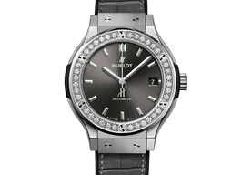 Hublot Classic Fusion Racing Grey 565.NX.7071.LR.1204 (2026) - Grey dial 38 mm Titanium case