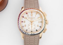 Patek Philippe Aquanaut 7968/300R-001 (2025) - White dial 40 mm Rose Gold case