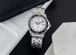 Omega Seamaster Diver 300 M 210.30.42.20.04.001 (Unknown (random serial)) - White dial 42 mm Steel case