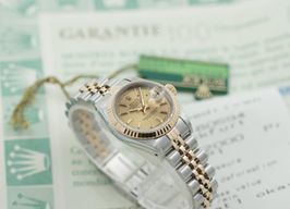 Rolex Lady-Datejust 69173 (1990) - Champagne wijzerplaat 26mm Goud/Staal