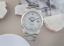 Rolex Datejust 41 126334 (Onbekend (willekeurig serienummer)) - Parelmoer wijzerplaat 41mm Staal
