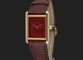 Cartier Tank Louis Cartier WGTA0093 (2022) - Rood wijzerplaat 26mm Geelgoud