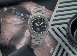 Sinn Unknown 1052.010 (Onbekend (willekeurig serienummer)) - Zwart wijzerplaat 42mm Titanium