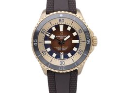 Breitling Superocean 44 N17376201Q1S1 (2024) - Bruin wijzerplaat 44mm Carbon