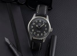 IWC Pilot Mark IW325305 (2002) - Black dial 38 mm Steel case