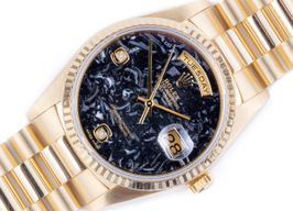 Rolex Day-Date 36 18238 (1990) - Black dial 36 mm Yellow Gold case