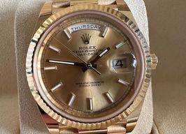 Rolex Day-Date 40 228238 (2016) - Champagne dial 40 mm Yellow Gold case