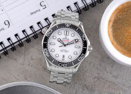 Omega Seamaster Diver 300 M 210.30.42.20.04.001 (Unknown (random serial)) - White dial 42 mm Steel case
