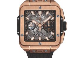 Hublot Square Bang 821.OX.0180.RX (2024) - Transparant wijzerplaat 42mm Roségoud