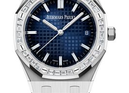 Audemars Piguet Royal Oak Selfwinding 77451BC.ZZ.1361BC.01 (2025) - Blue dial 34 mm White Gold case