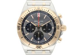 Breitling Chronomat 42 UB0134101B1S1 (2024) - Green dial 43 mm Gold/Steel case