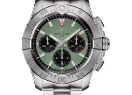 Breitling Avenger AB0147101L1A1 (2023) - Green dial 44 mm Steel case