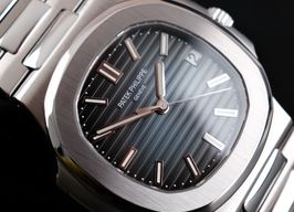 Patek Philippe Nautilus 5711 (Unknown (random serial)) - Blue dial 40 mm Steel case