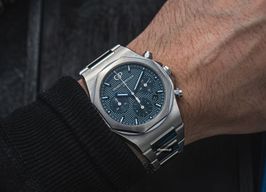 Girard-Perregaux Laureato 81020-11-431-11A (2020) - Blue dial 43 mm Steel case
