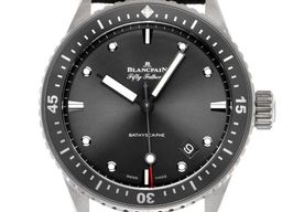 Blancpain Fifty Fathoms Bathyscaphe 5000-1110-B52A (2021) - Grijs wijzerplaat 44mm Staal