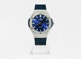 Hublot Classic Fusion Blue 565.NX.7170.RX (2024) - Blauw wijzerplaat 38mm Titanium