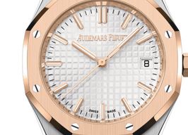 Audemars Piguet Royal Oak 77450SR.OO.1361SR.01 (2023) - Silver dial 34 mm Gold/Steel case