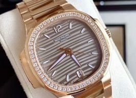 Patek Philippe Nautilus 7118/1200R-010 (2023) - Goud wijzerplaat 35mm Roségoud