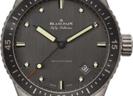 Blancpain Fifty Fathoms Bathyscaphe 5000-1210-NAGA (2026) - Grijs wijzerplaat 44mm Titanium