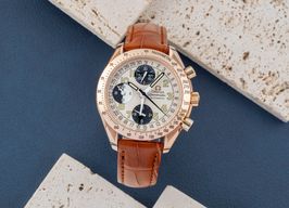 Omega Speedmaster Date 175.0084 (Onbekend (willekeurig serienummer)) - Zilver wijzerplaat 39mm Roodgoud